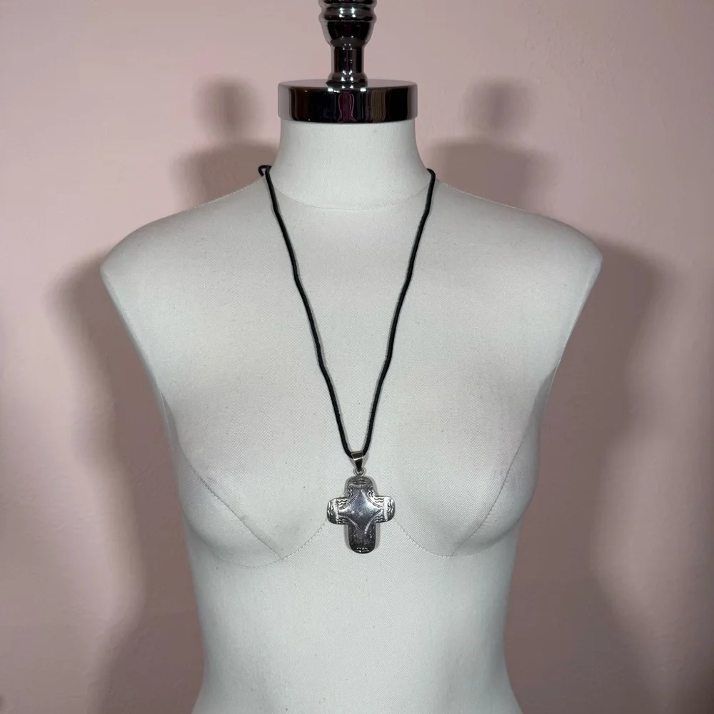Taxco Vintage 80’ Southwestern Sterling silver oversized cross pendent necklace - Picture 12 of 17